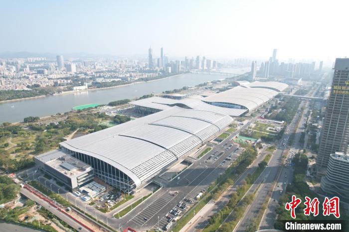 广交会展馆四期项目建设重启现场一派繁忙